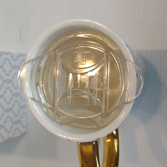 "Best Grandma Ever" Ceramic Travel Cup With Decorative Box - Picture 4 of 15